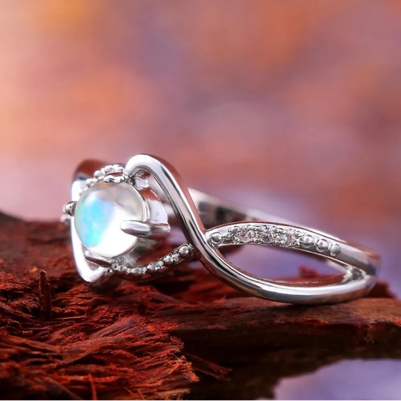 Gorgeous  Ring 925 Silver Jewelry Moonstone Ring - Picture 5 of 5